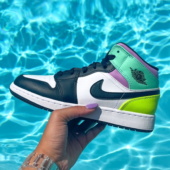 Nike Jordan 1 Mid NWB - Picture 6 of 7